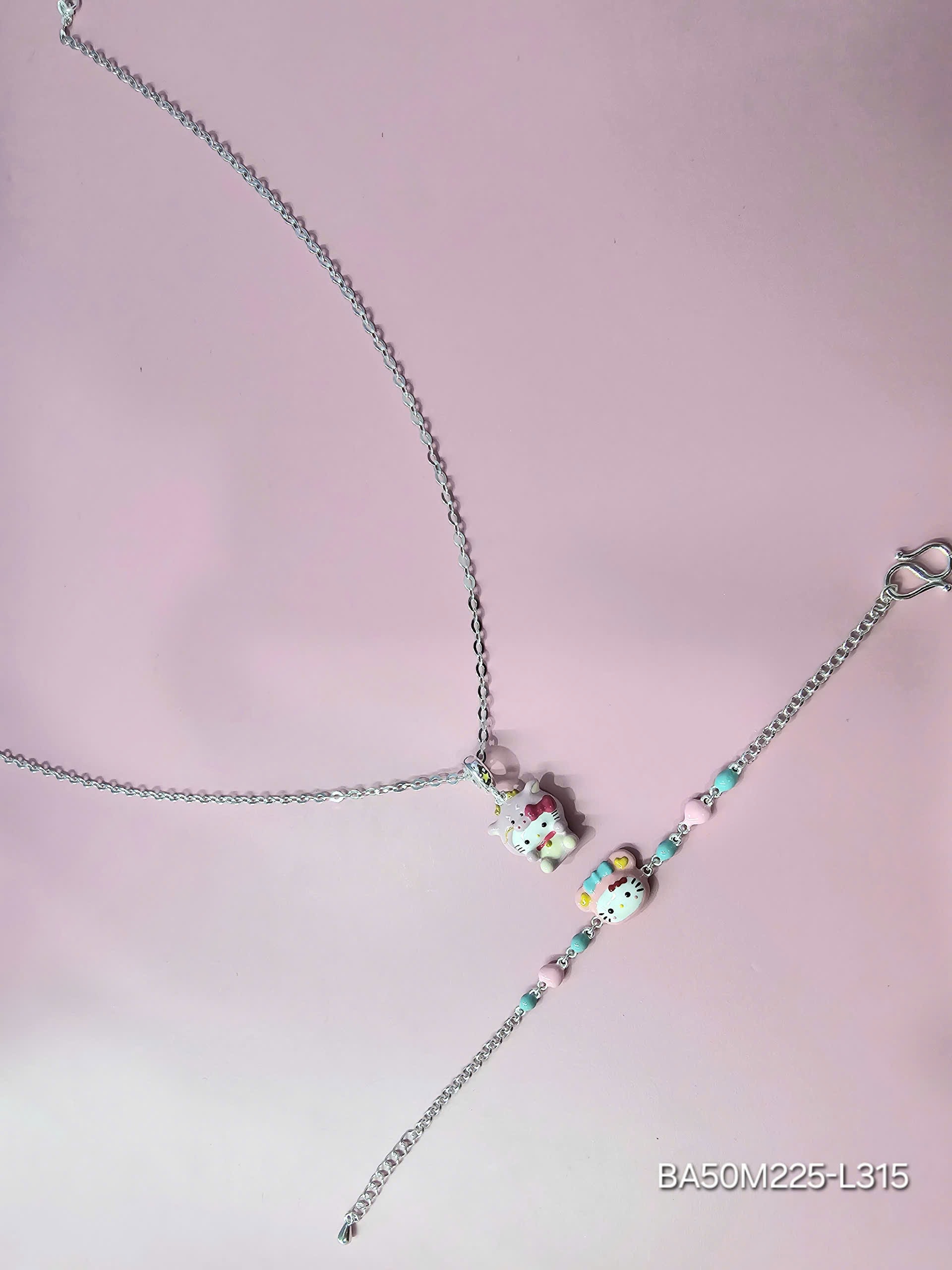 Mặt dây chuyền và vòng tay bạc trẻ em