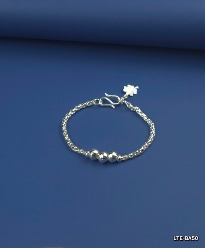 z6443784363132 5b62d980a28d031184693f1617232aef