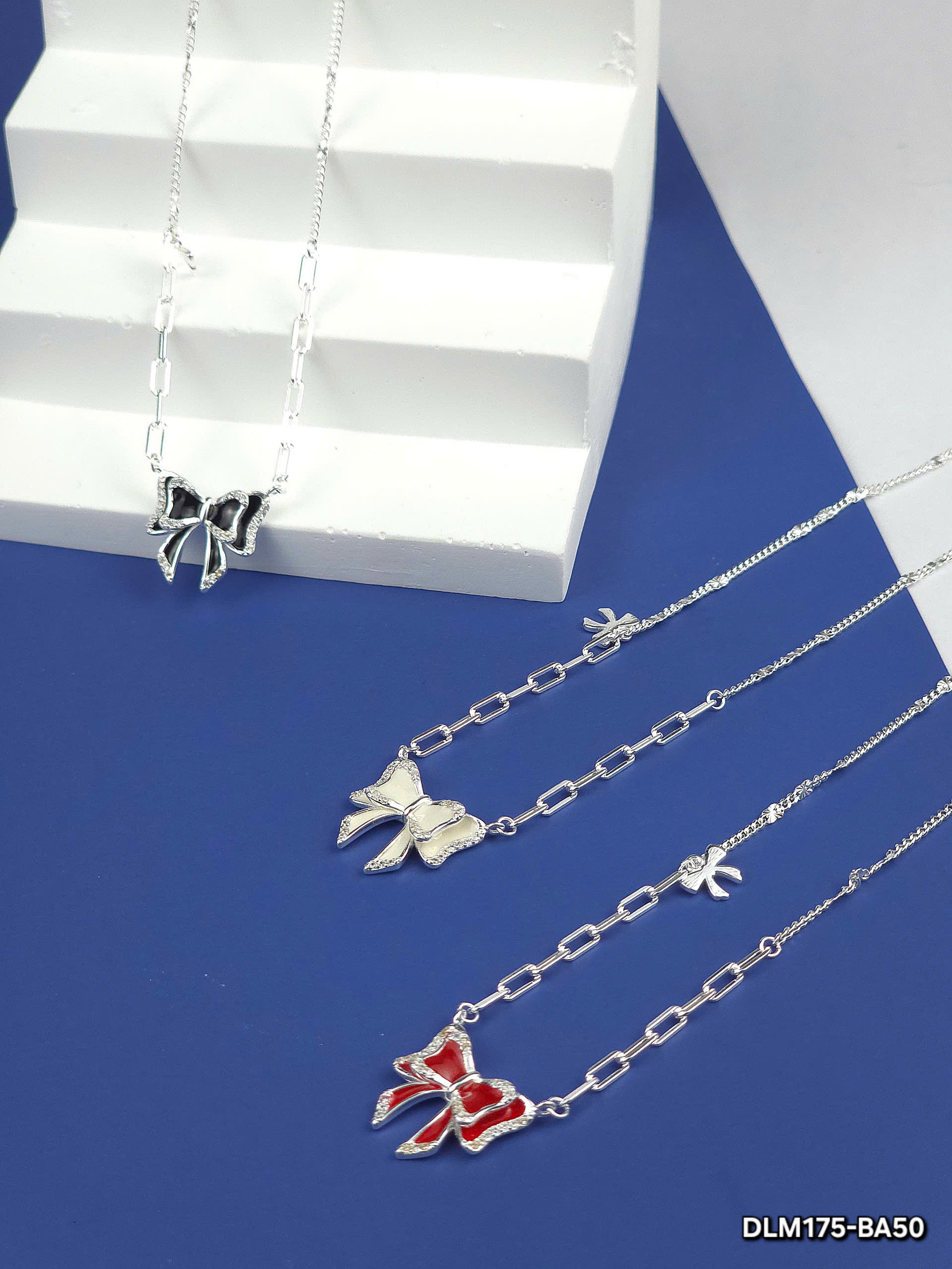 Dây chuyền mặt nơ đen